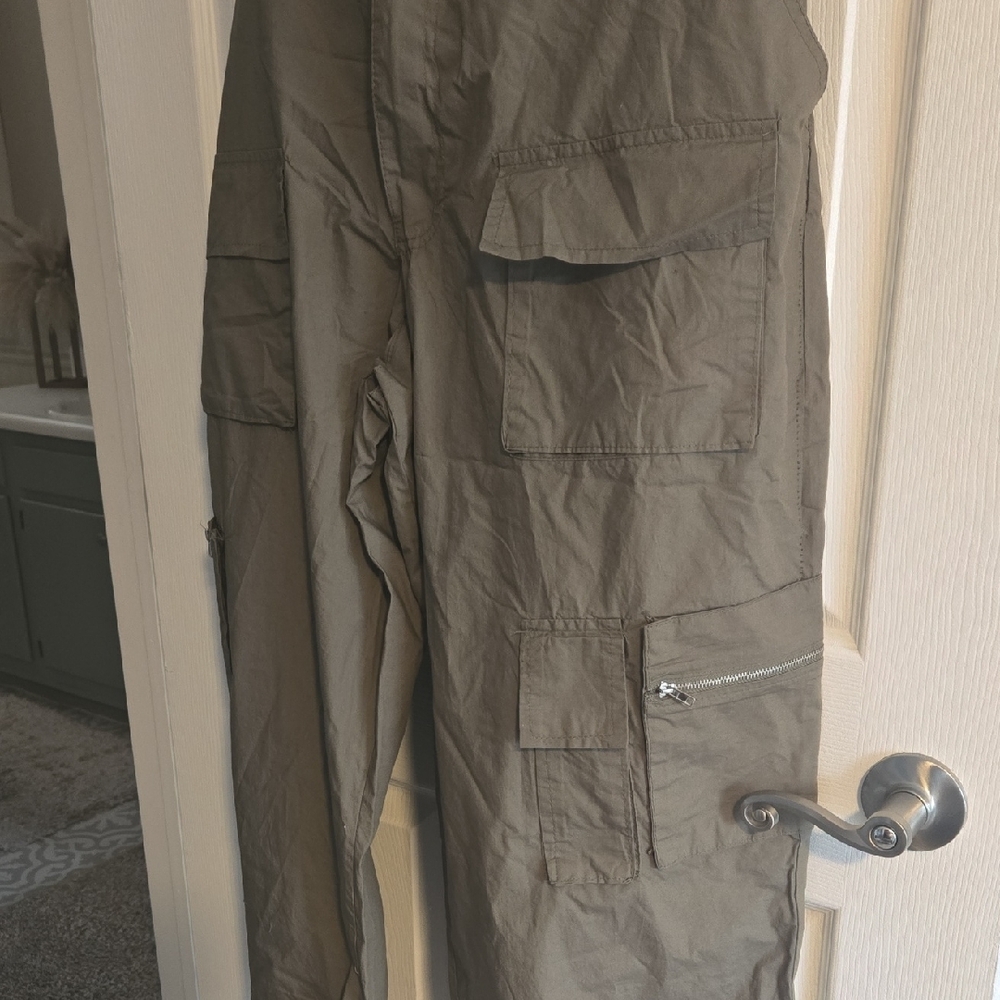Women's Olive Cargo Joggers - Picture 3 of 9